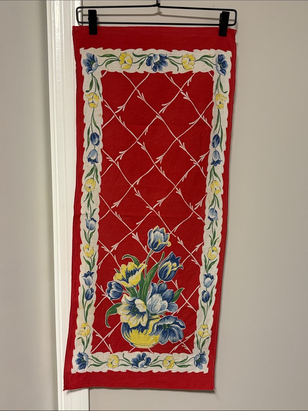 Cotton table runner vintage red with flowers